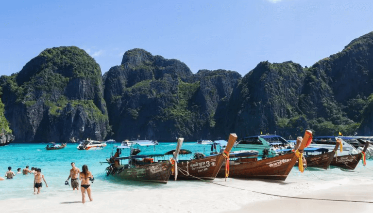 Koh Phi Phi Plage enfants